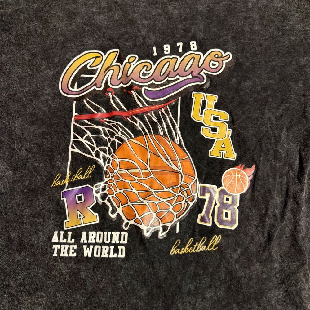 1978 Chicago Basketball Graphic T-Shirt Mens Size Small Black Short Sleeve